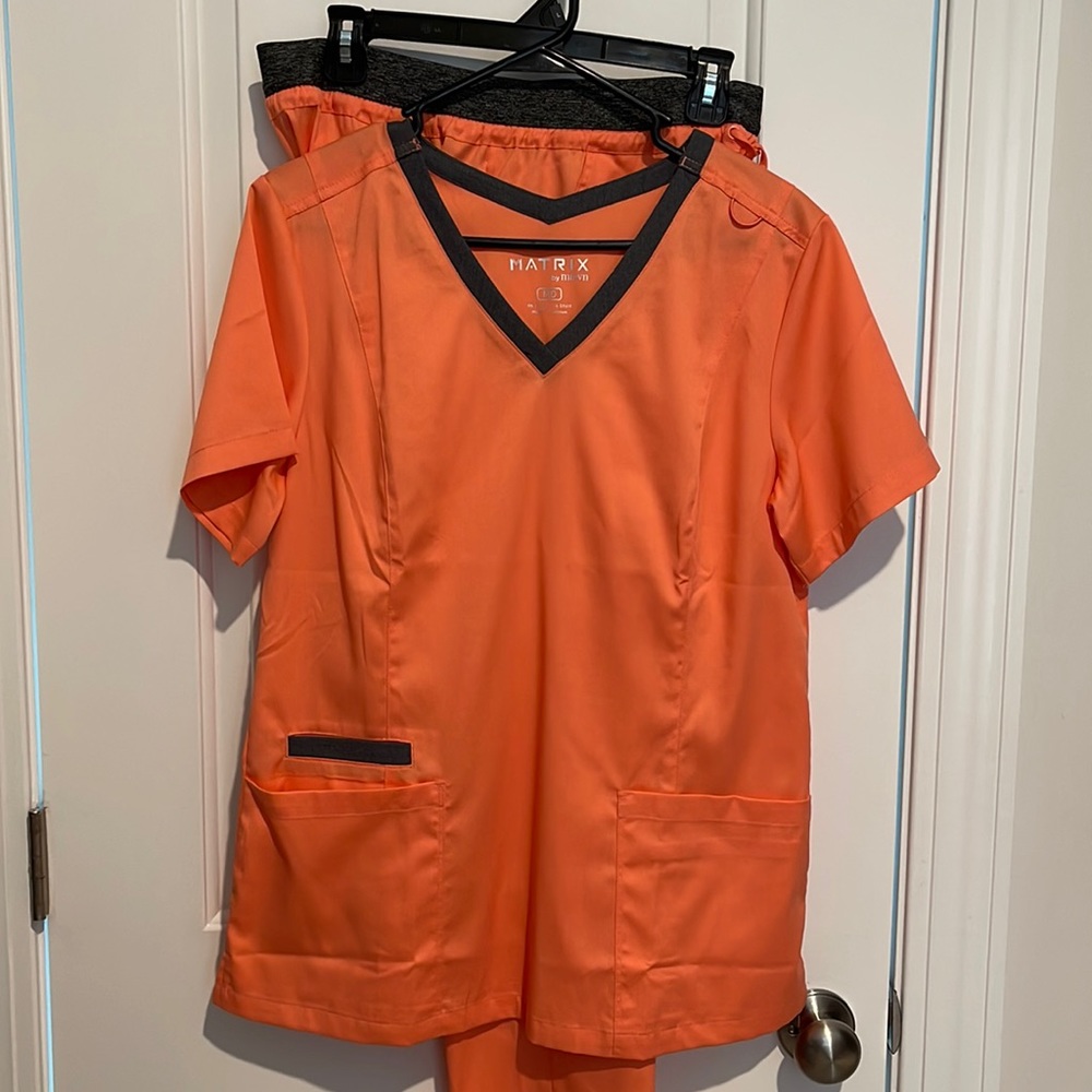 NEVERWORN Matrix Woman’s Jogger Set